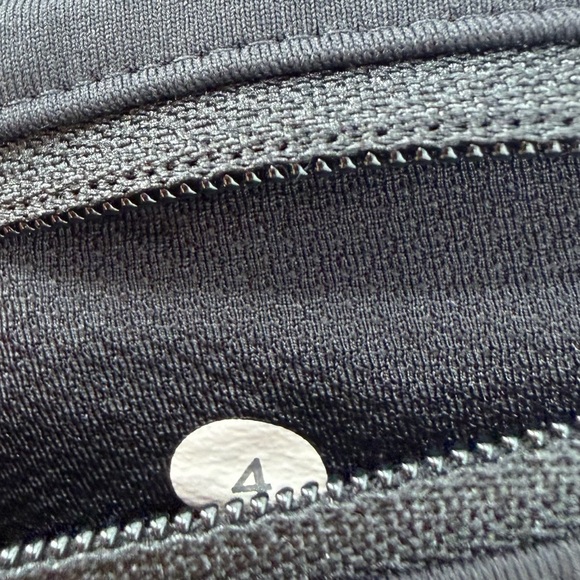 Lululemon speed up shorts black size 4 - Picture 3 of 4